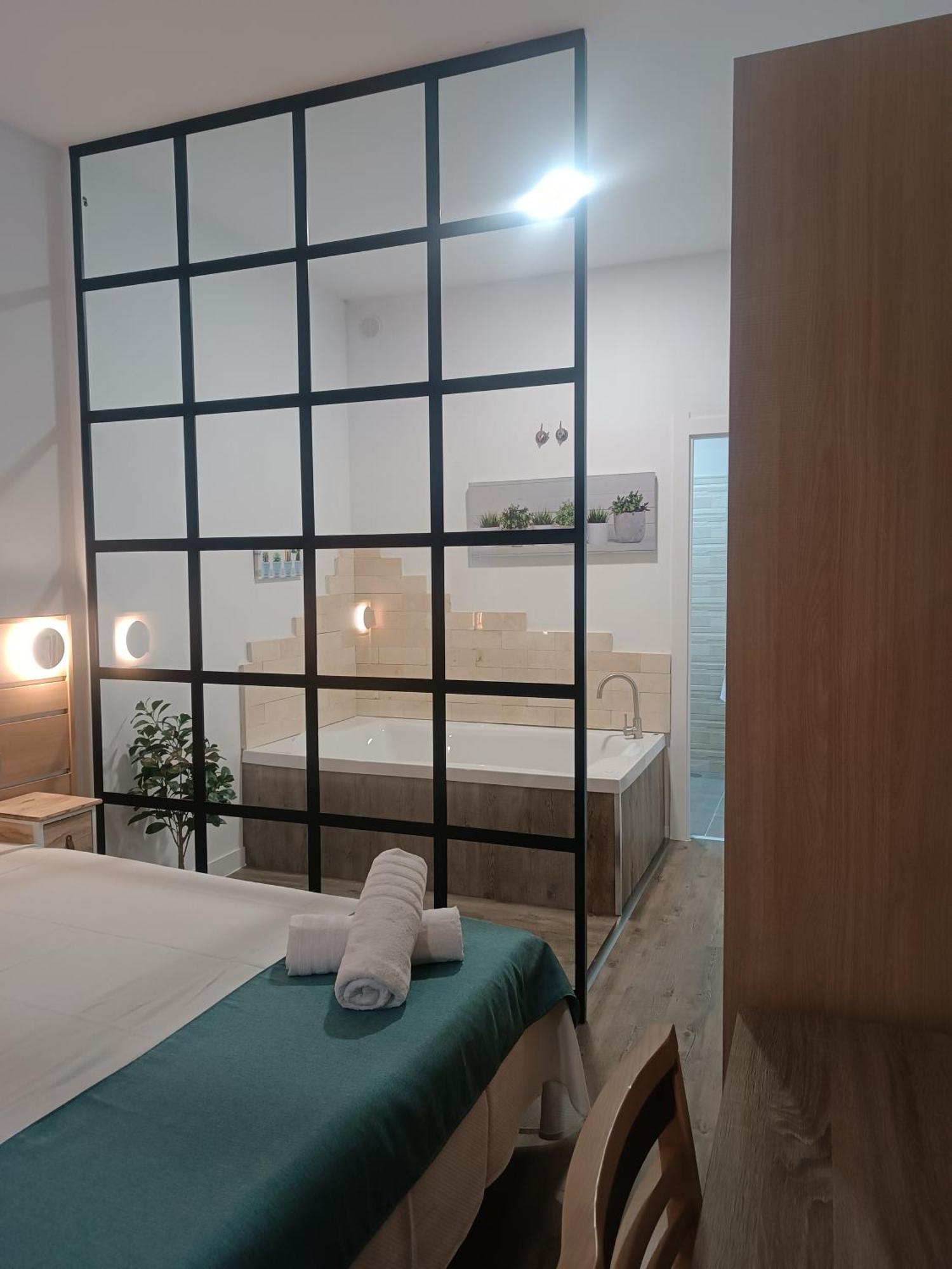 Apartamentos Turisticos Avila Puerta De San Vicente 0-2 ภายนอก รูปภาพ